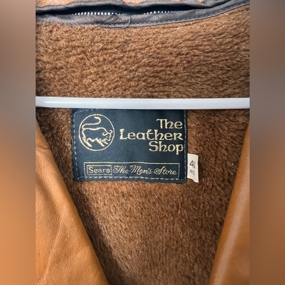 Is a light brown the leather shop sears jacket. 40 Regular - Picture 5 of 5